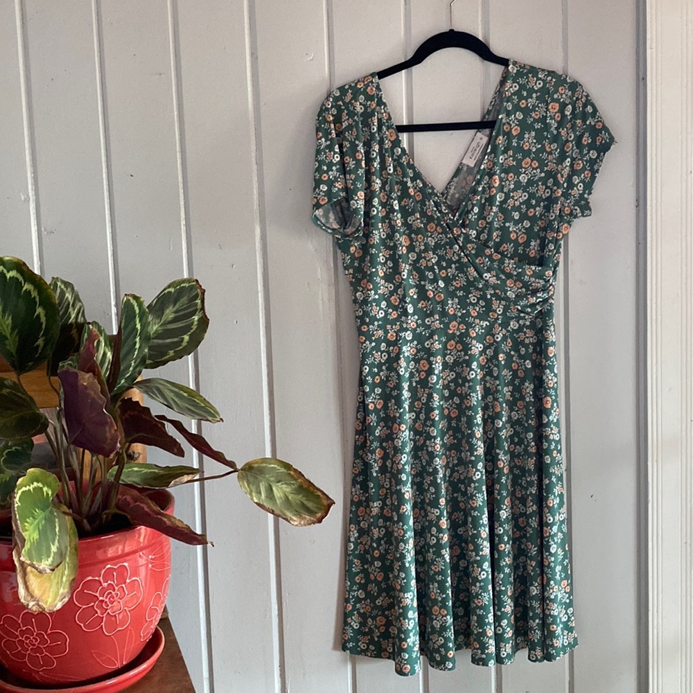 Cute spring dress! Excellent condition, worn once.